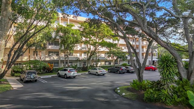 545 Oaks Lane 410, Pompano Beach, FL 33069
