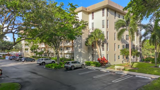 545 Oaks Lane 410, Pompano Beach, FL 33069