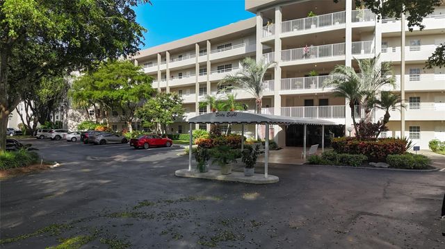 545 Oaks Lane 410, Pompano Beach, FL 33069