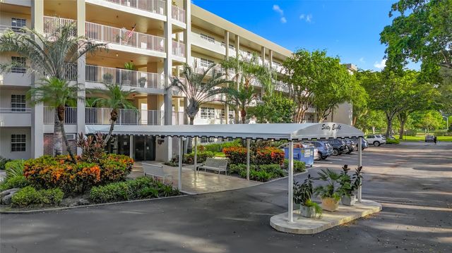 545 Oaks Lane 410, Pompano Beach, FL 33069