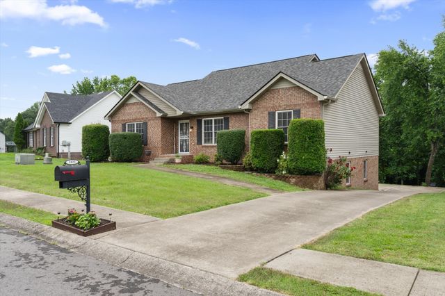 1823 Patricia Dr, Clarksville, TN 37040
