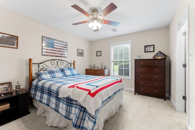 1823 Patricia Dr, Clarksville, TN 37040