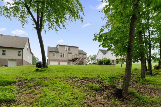 1823 Patricia Dr, Clarksville, TN 37040