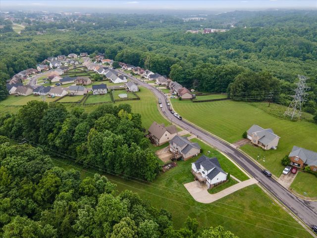 1823 Patricia Dr, Clarksville, TN 37040