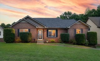 1823 Patricia Dr, Clarksville, TN 37040