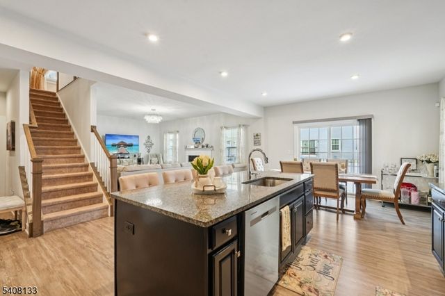 62 Trafalgar Ct, Sparta Twp., NJ 07871