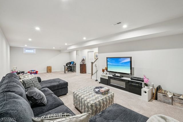 62 Trafalgar Ct, Sparta Twp., NJ 07871