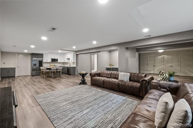 3824 Poppleton Court, Troy, MI 48084