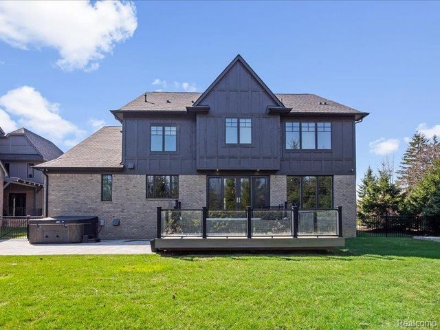 3824 Poppleton Court, Troy, MI 48084
