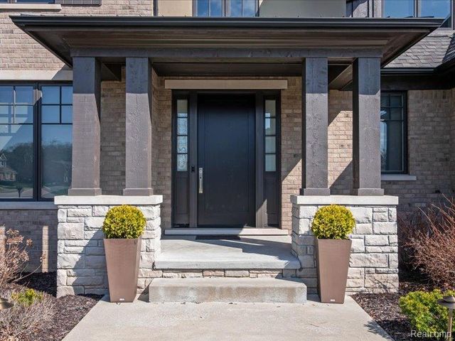 3824 Poppleton Court, Troy, MI 48084