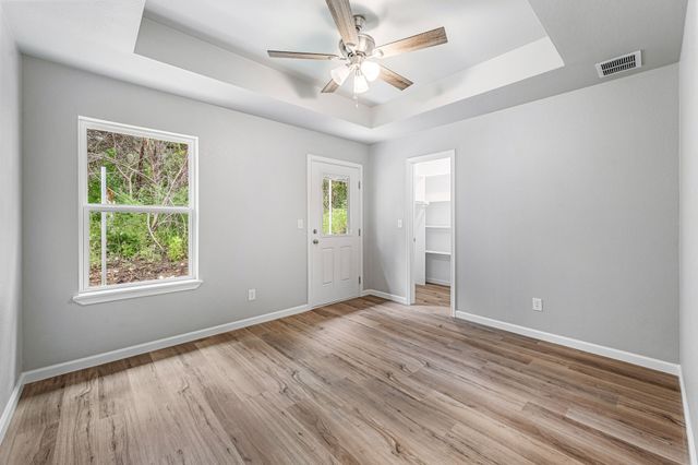 915 Comanche Cove Drive, Granbury, TX 76048