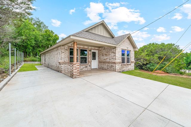 915 Comanche Cove Drive, Granbury, TX 76048