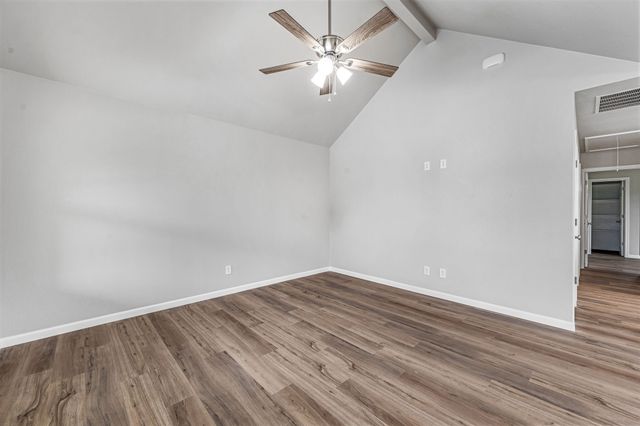 915 Comanche Cove Drive, Granbury, TX 76048