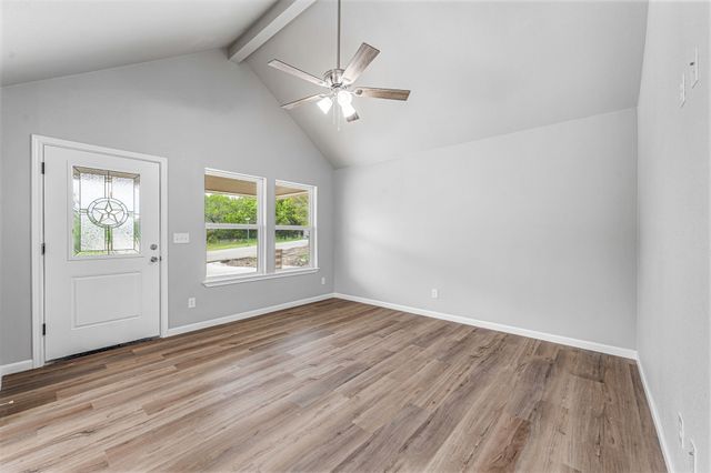 915 Comanche Cove Drive, Granbury, TX 76048