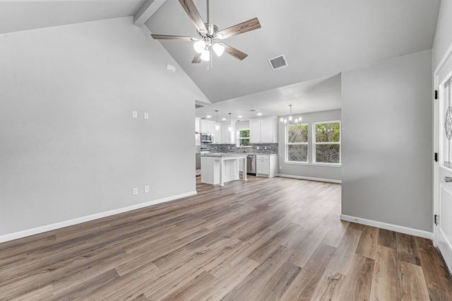 915 Comanche Cove Drive, Granbury, TX 76048