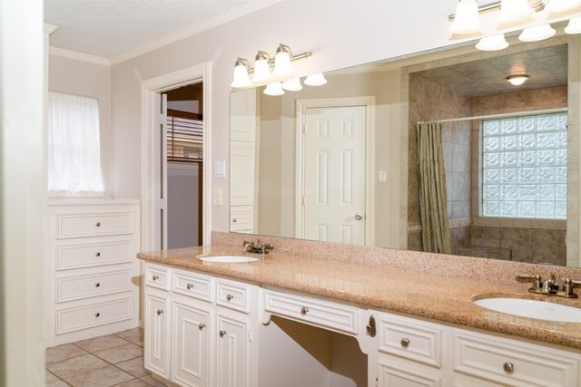 1704 Crystal Hills Drive, Houston, TX 77077