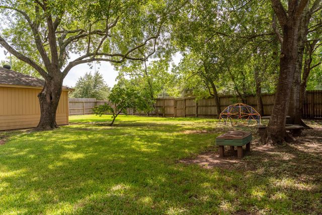 1704 Crystal Hills Drive, Houston, TX 77077