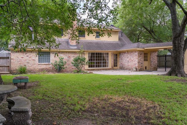 1704 Crystal Hills Drive, Houston, TX 77077