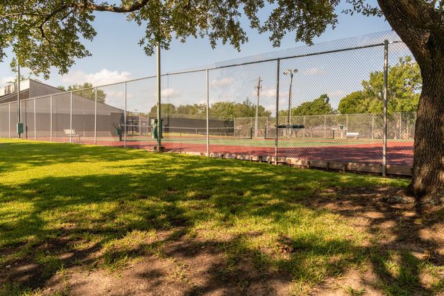 1704 Crystal Hills Drive, Houston, TX 77077