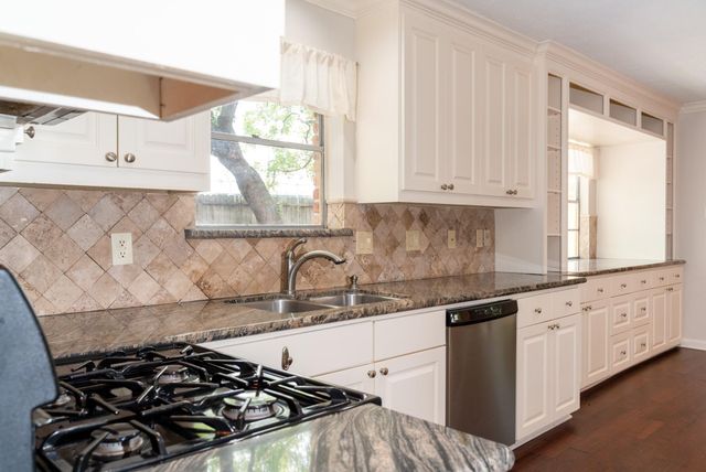 1704 Crystal Hills Drive, Houston, TX 77077