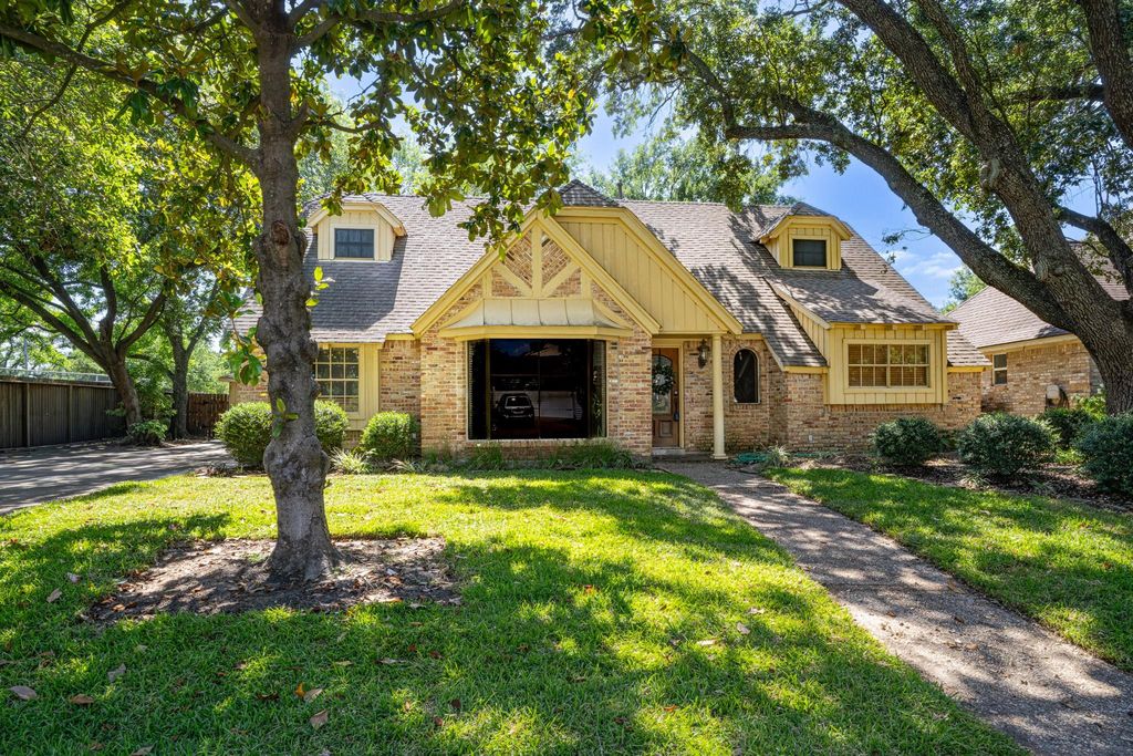 1704 Crystal Hills Drive, Houston, TX 77077