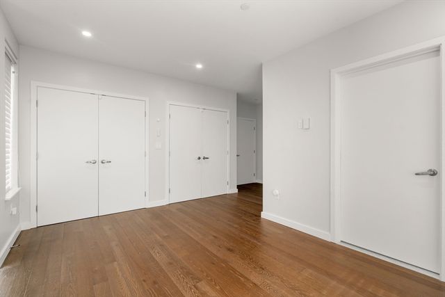 68 Los Angeles PH6, Newton, MA 02458