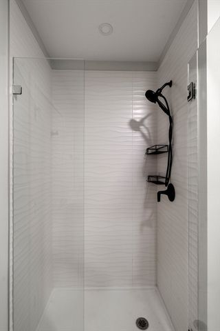68 Los Angeles PH6, Newton, MA 02458
