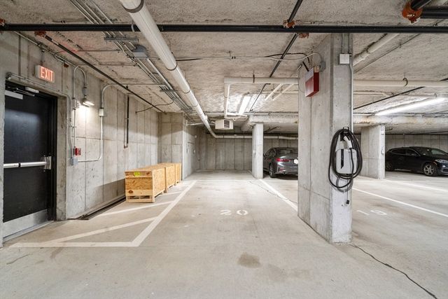 68 Los Angeles PH6, Newton, MA 02458