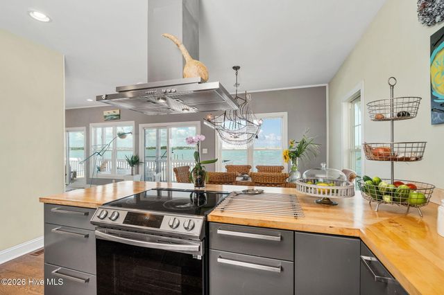 108 Swing Easy Lane, Harkers Island, NC 28531