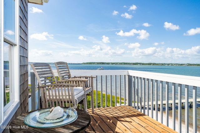 108 Swing Easy Lane, Harkers Island, NC 28531