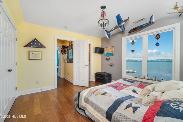 108 Swing Easy Lane, Harkers Island, NC 28531