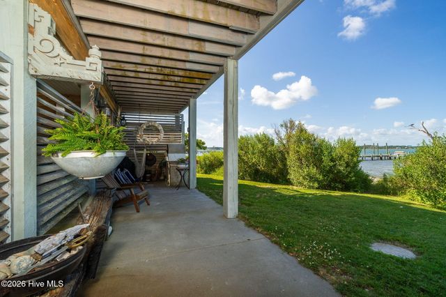 108 Swing Easy Lane, Harkers Island, NC 28531