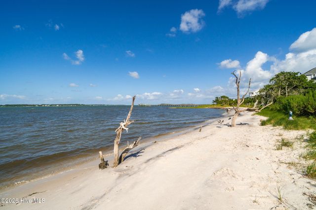 108 Swing Easy Lane, Harkers Island, NC 28531