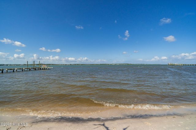108 Swing Easy Lane, Harkers Island, NC 28531