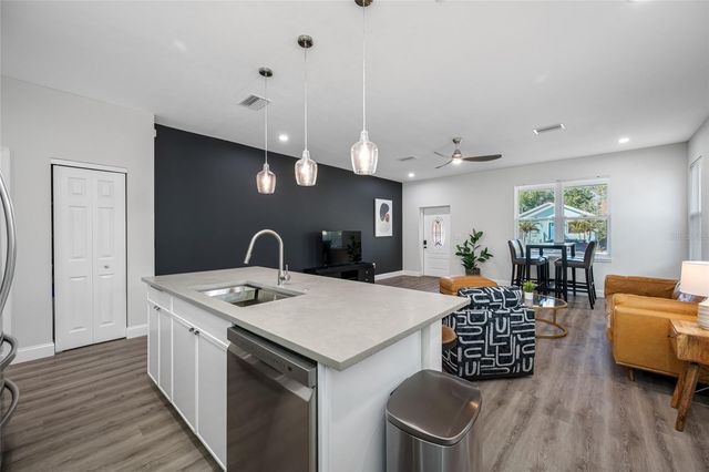 2144 43RD TERRACE N, St Petersburg, FL 33714