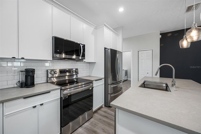 2144 43RD TERRACE N, St Petersburg, FL 33714