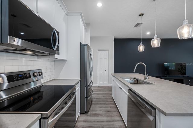 2144 43RD TERRACE N, St Petersburg, FL 33714