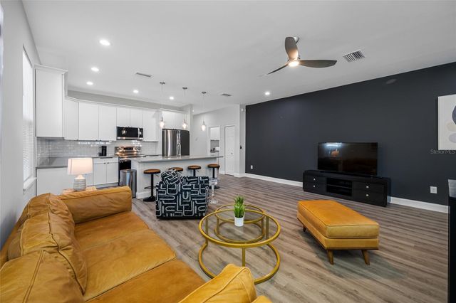 2144 43RD TERRACE N, St Petersburg, FL 33714