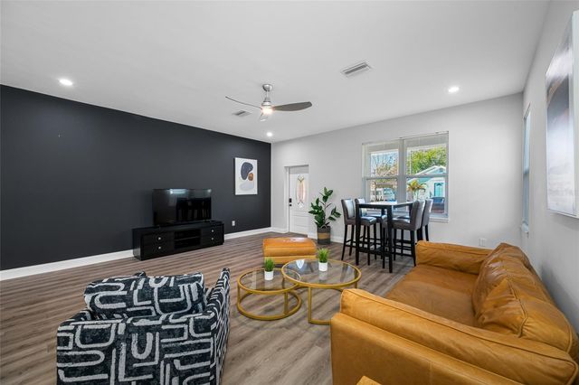 2144 43RD TERRACE N, St Petersburg, FL 33714