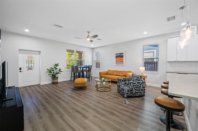 2144 43RD TERRACE N, St Petersburg, FL 33714