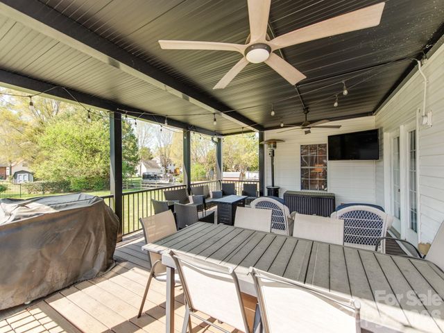 2261 Stallings Road, Harrisburg, NC 28075