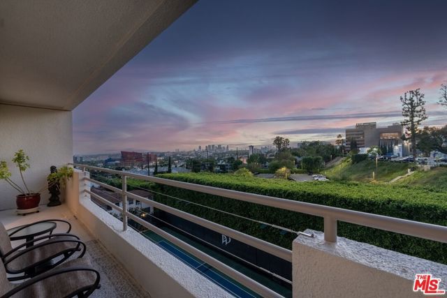 1131 Alta Loma Road 515, West Hollywood, CA 90069