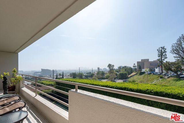 1131 Alta Loma Road 515, West Hollywood, CA 90069