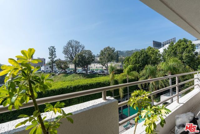 1131 Alta Loma Road 515, West Hollywood, CA 90069