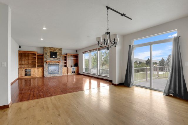 20306 E Happy Trails Ln, Otis Orchards, WA 99027