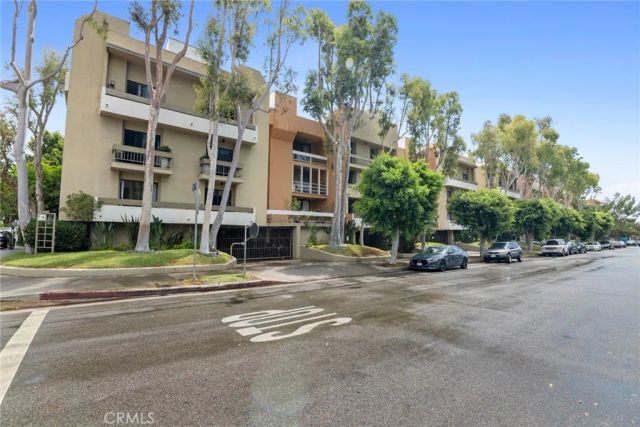 750 N Kings Road 111, West Hollywood, CA 90069