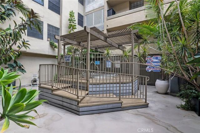 750 N Kings Road 111, West Hollywood, CA 90069