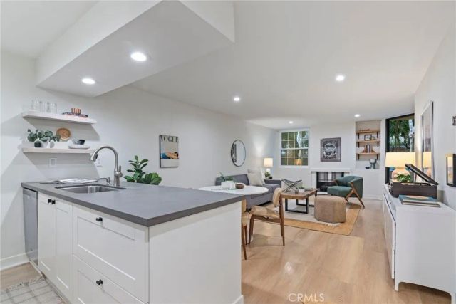 750 N Kings Road 111, West Hollywood, CA 90069