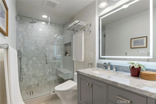 750 N Kings Road 111, West Hollywood, CA 90069