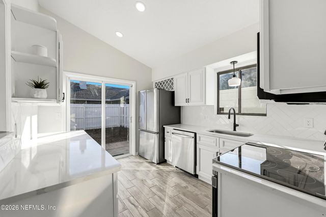 2170 THE WOODS Drive E, Jacksonville, FL 32246